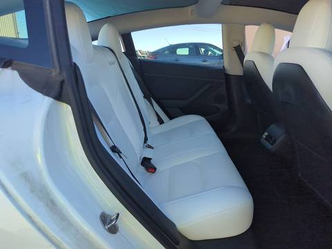 Tesla Model 3 2023 z Francji