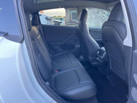 Tesla Model Y 2023 z Francji