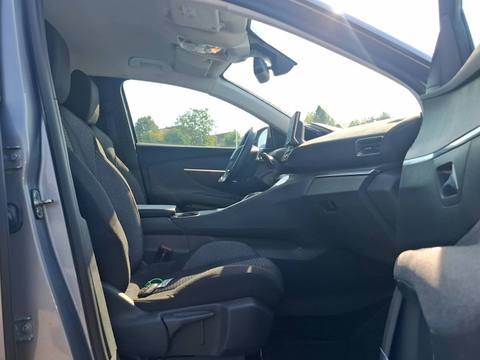Peugeot 5008 2021 z Francji